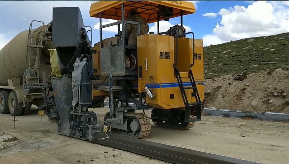 混凝土攤鋪機(jī)一天最多能攤鋪多少米？